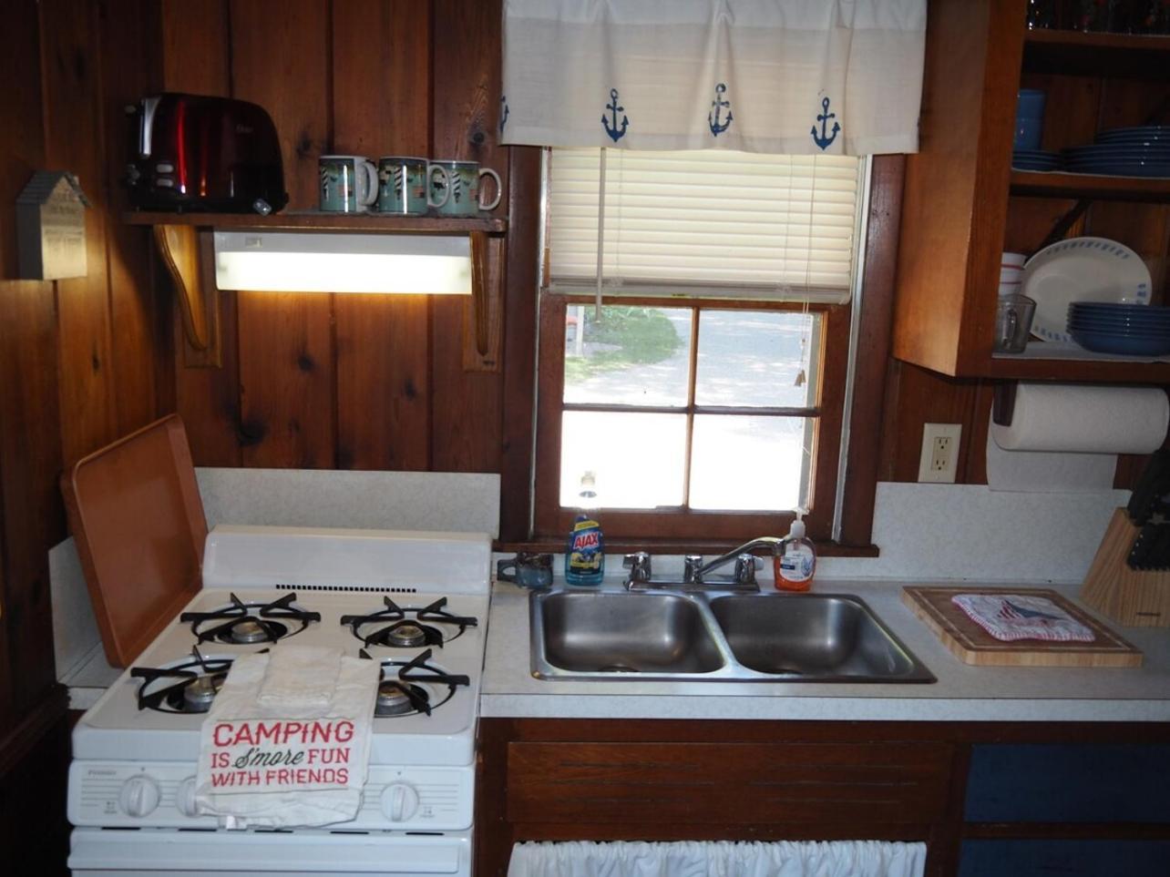 Sleeping Bear Riverside Cabins - Cabin #1 Honor 外观 照片