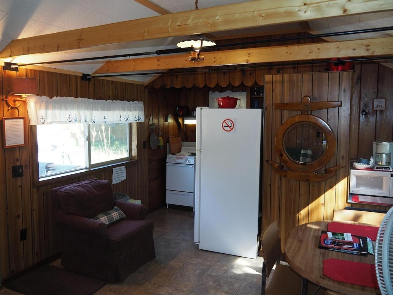 Sleeping Bear Riverside Cabins - Cabin #1 Honor 外观 照片